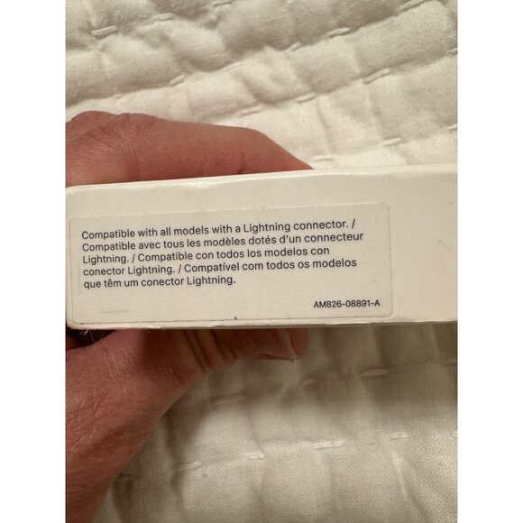 Apple USB-C to Lightning Cable 2m White NWB - Picture 10 of 13